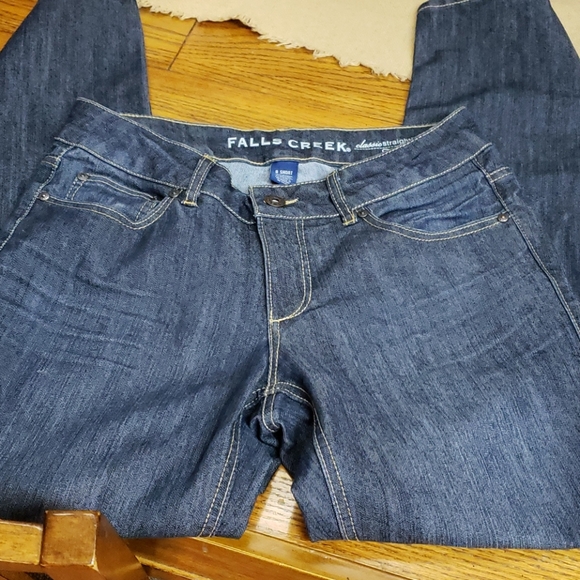 🎉HP🎉 Falls Creek straight jeans, size 8 short - Picture 4 of 5